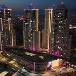 Luxury 19th Floor With Pool, Gym View