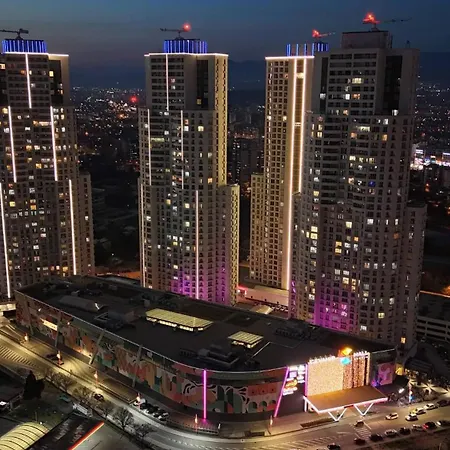 Luxury 19th Floor With Pool, Gym View